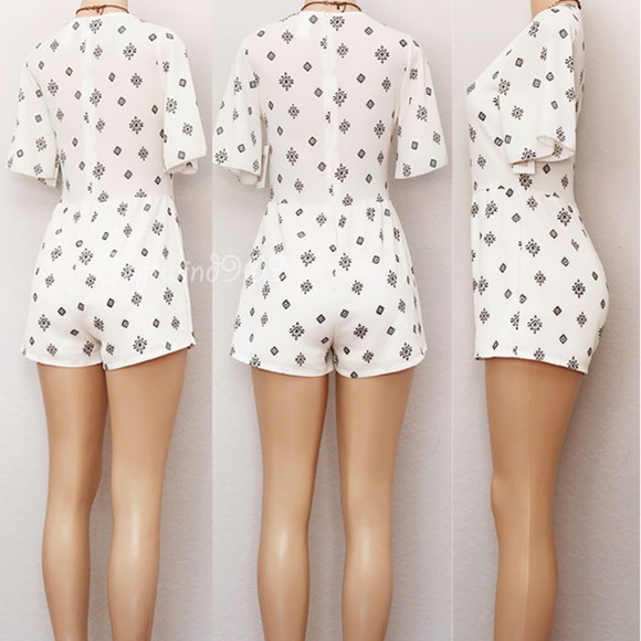 ☝️Last one ☝️Ivory V Neck Flutter Boho CUTE Romper - Picture 6 of 8